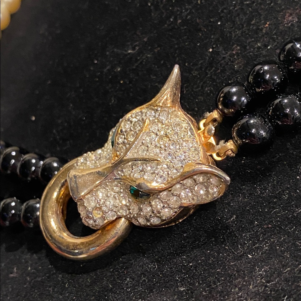 Elegant Glass Pearl and Black Glass Bead Necklace with Green Eyed Panther Clasp - Picture 6 of 9